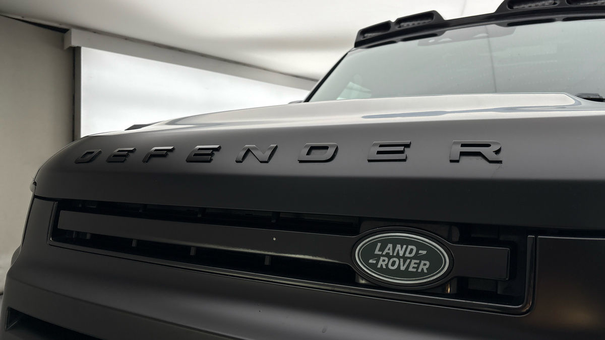 Land Rover Defender 110 Image 24