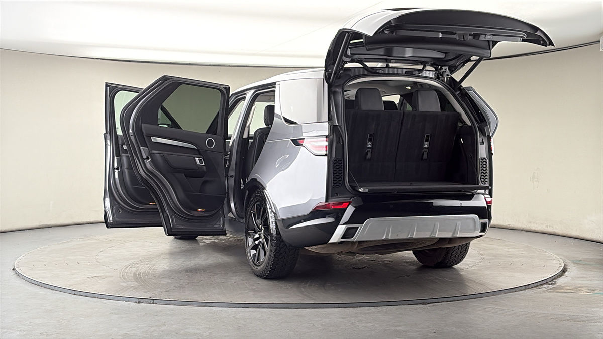 More views of Land Rover Discovery