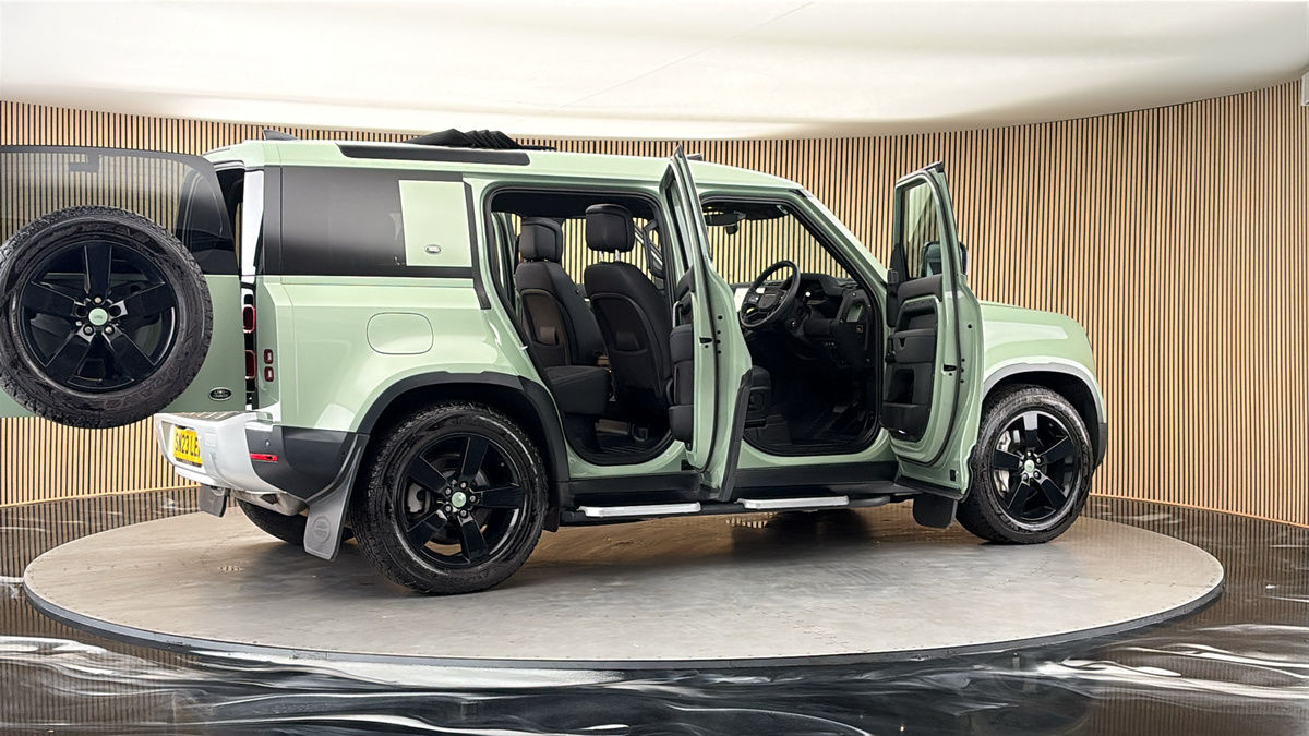 More views of Land Rover Defender 110