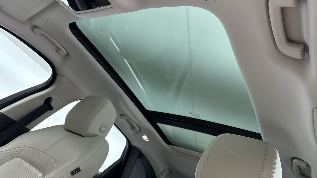 Jaguar F-PACE Image 6