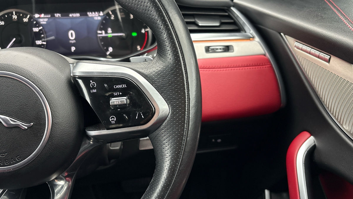 Jaguar F-PACE Image 14