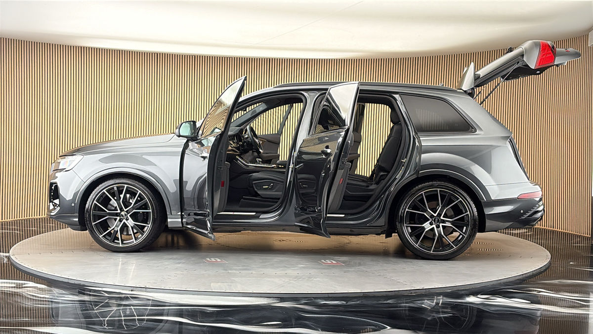 More views of Audi SQ7