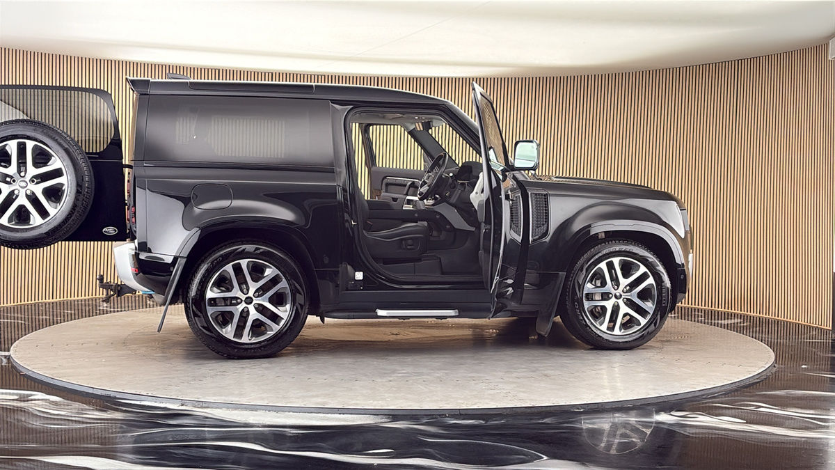 More views of Land Rover Defender 90