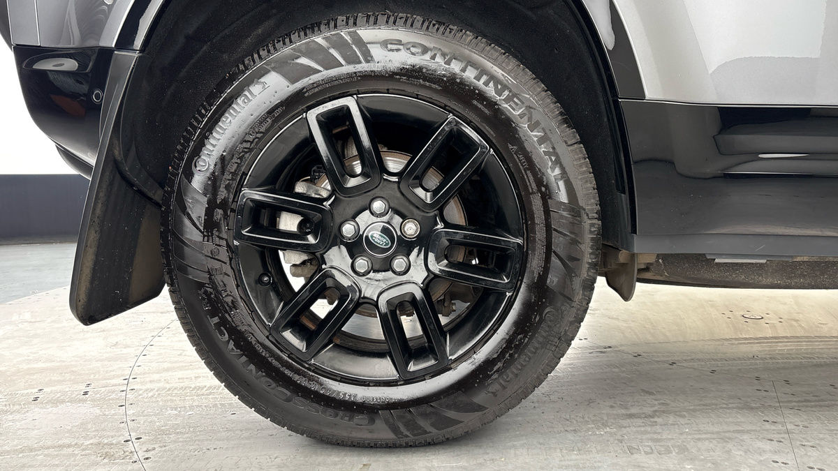 Land Rover Defender 110 Image 10