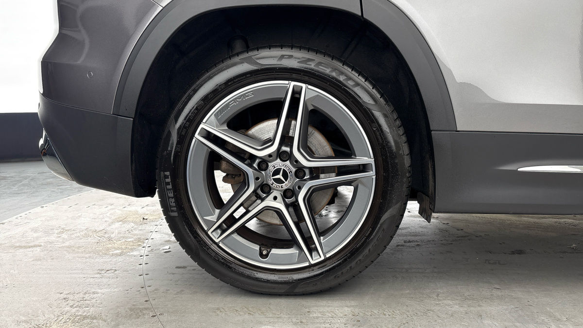 Mercedes-Benz GLB Image 10