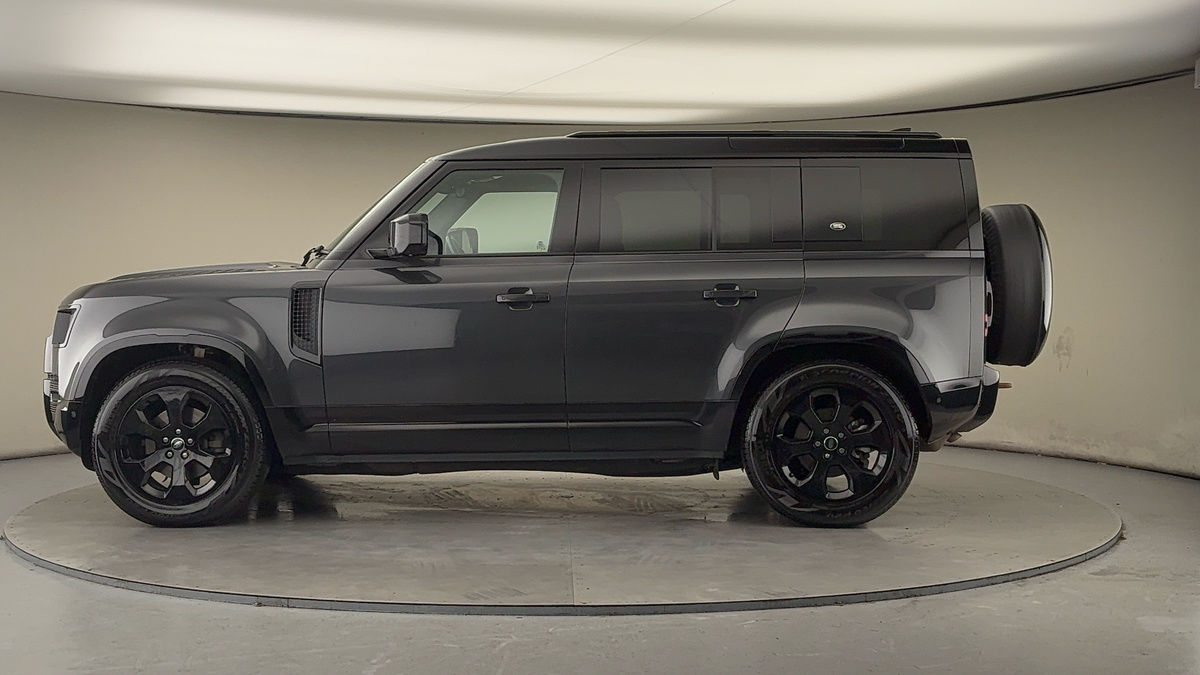 Land Rover Defender 110 Image 15