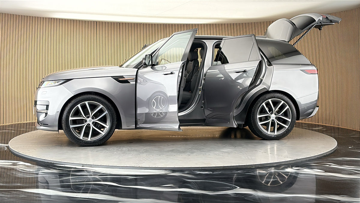 More views of Land Rover Range Rover Sport