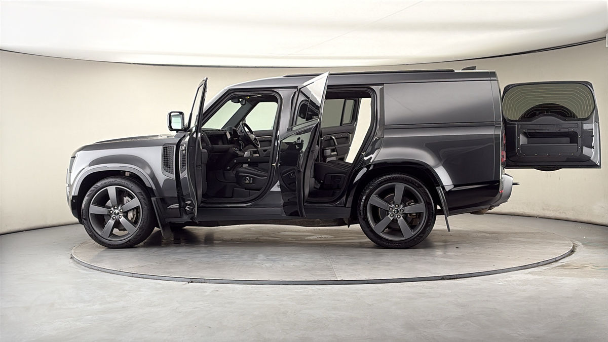 More views of Land Rover Defender 130