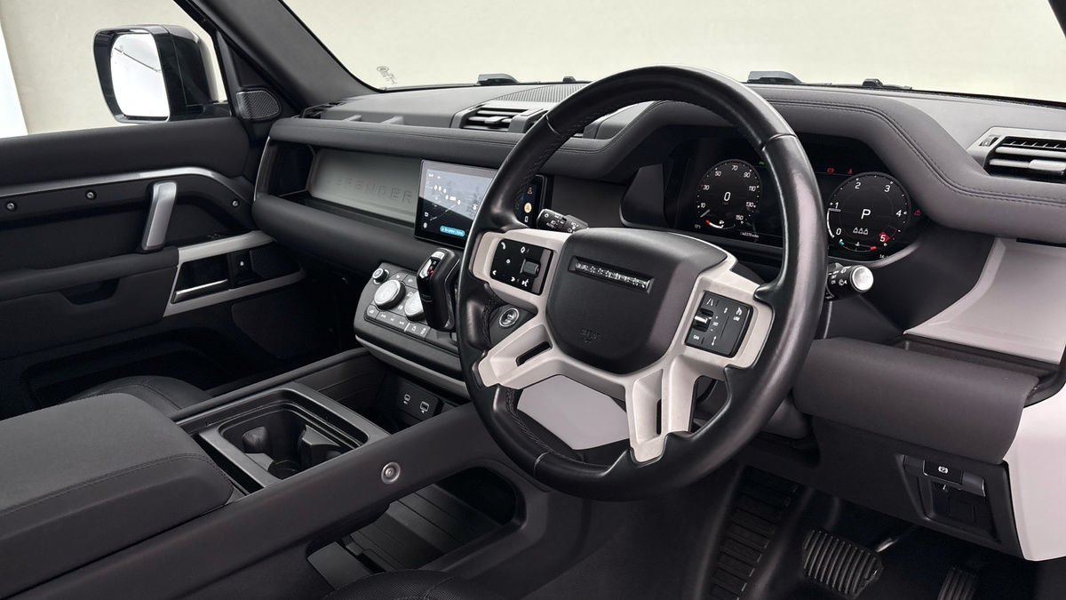 Land Rover Defender 110 Image 5