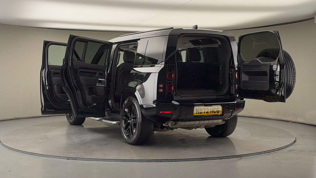 Land Rover Defender 110 Image 23