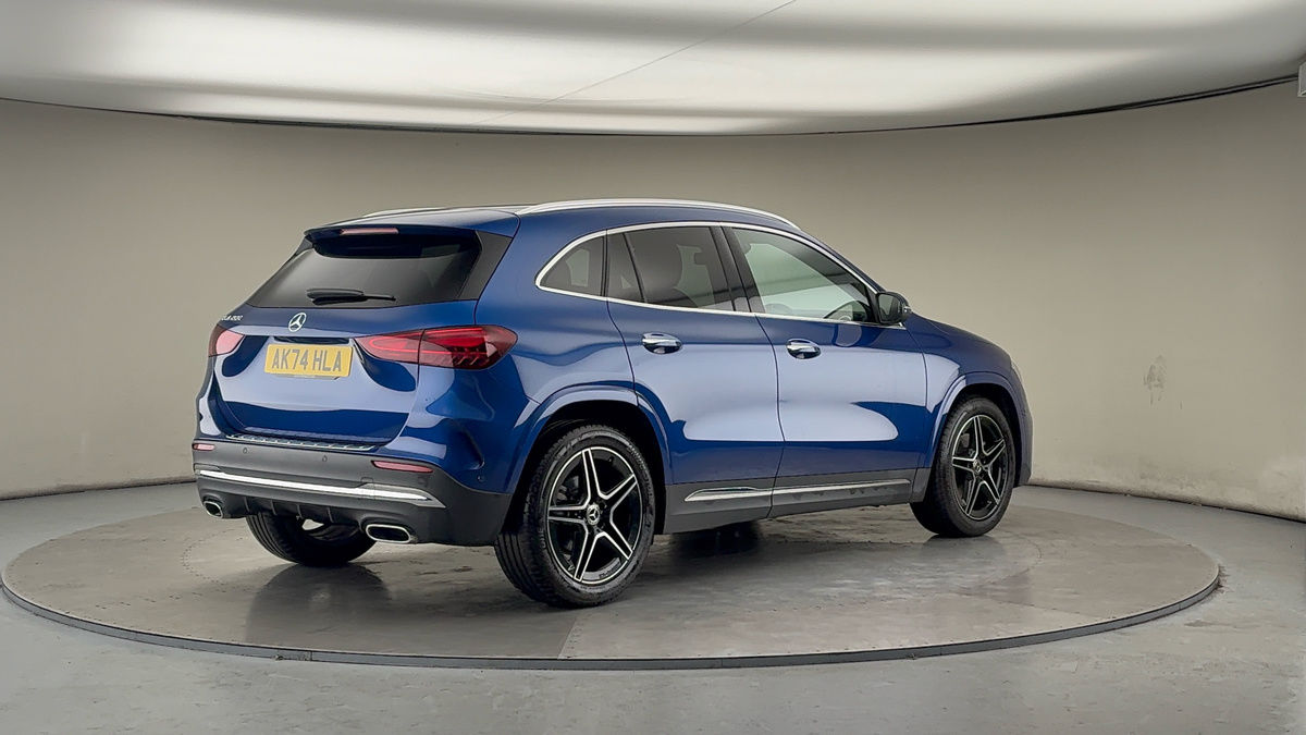 Mercedes-Benz GLA Image 21