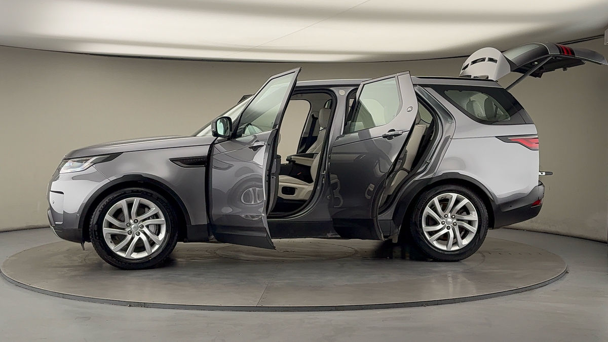 More views of Land Rover Discovery