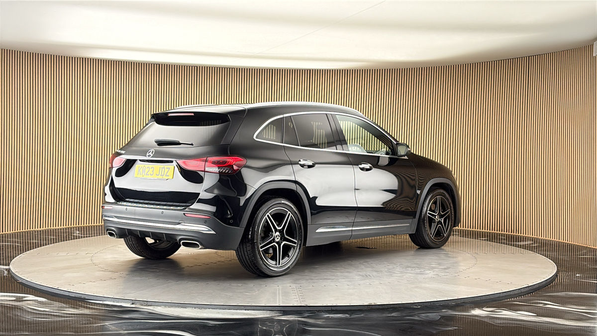 Mercedes-Benz GLA Image 21