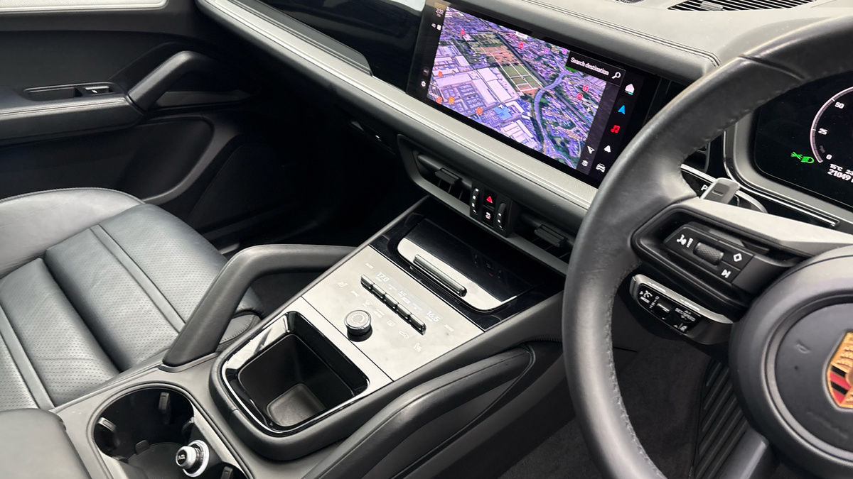 Porsche Cayenne Image 18