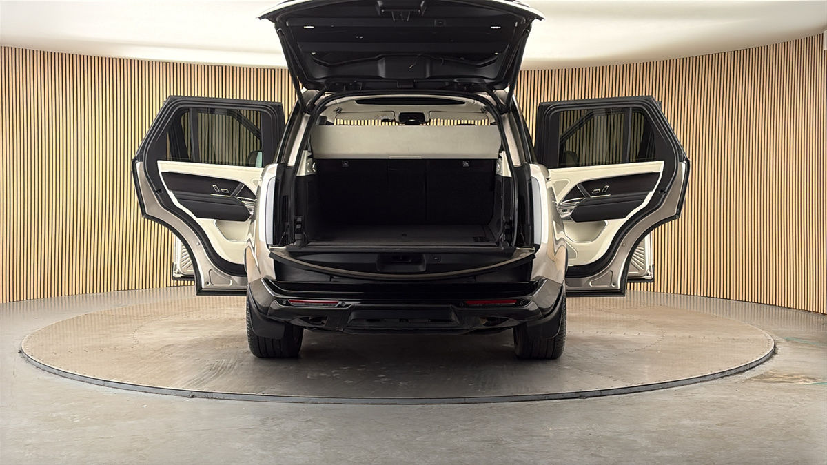 More views of Land Rover Range Rover