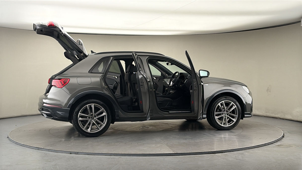 More views of Audi Q3