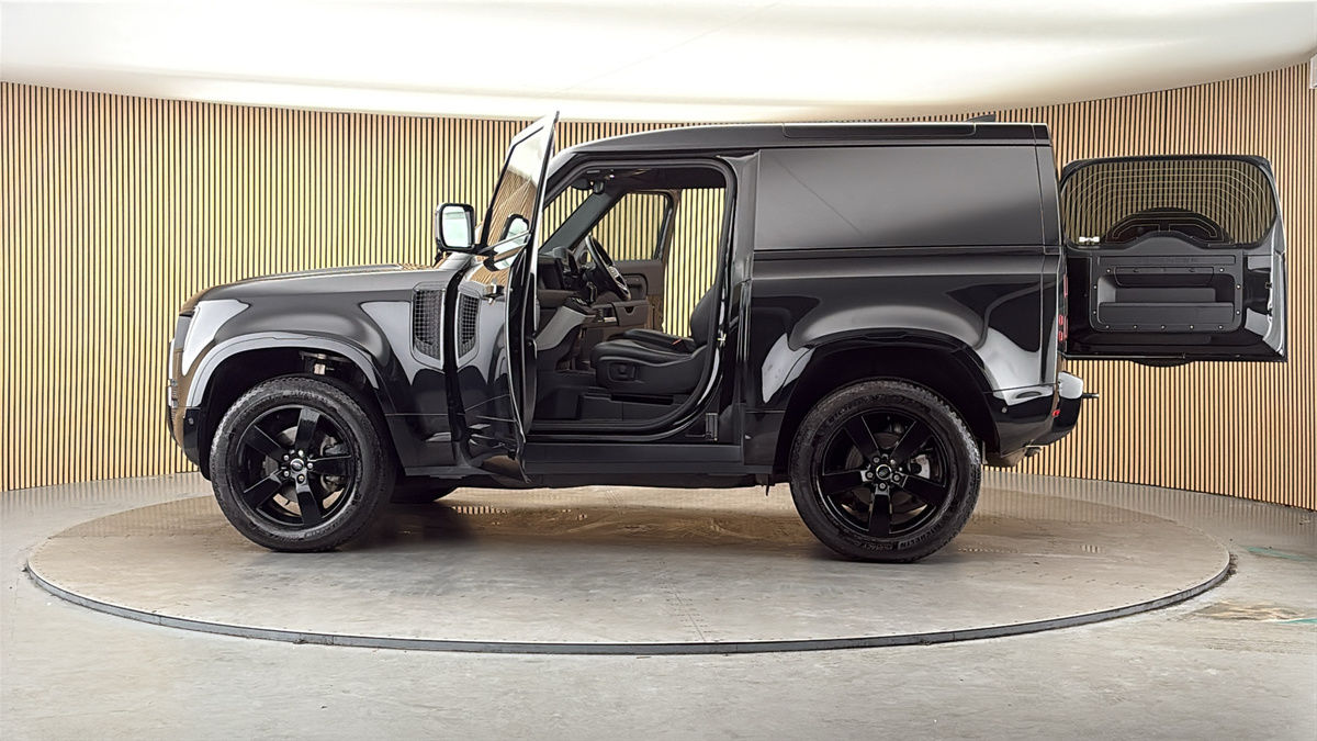 More views of Land Rover Defender 90