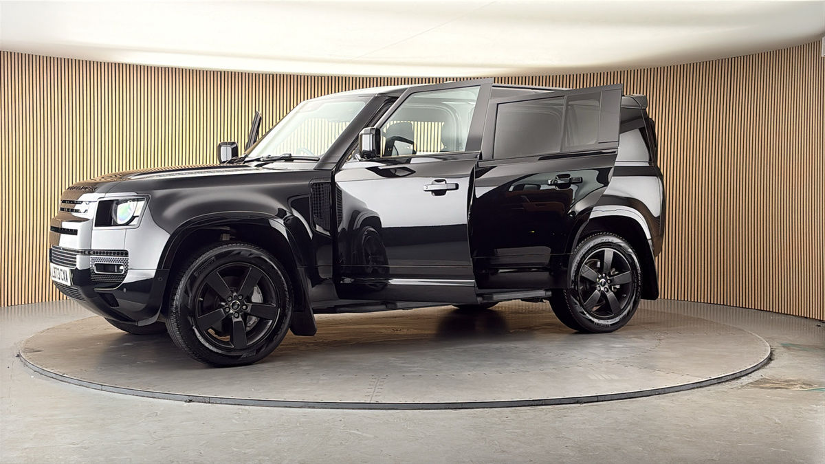 More views of Land Rover Defender 110