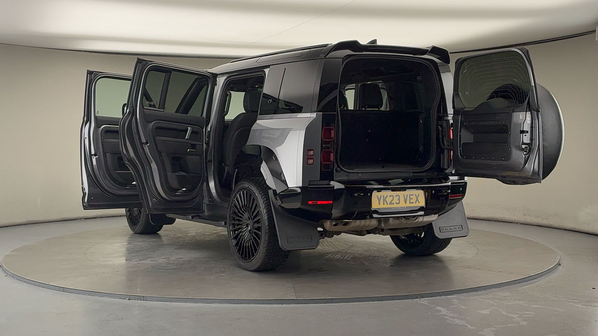 Land Rover Defender 110 Urban Image 23