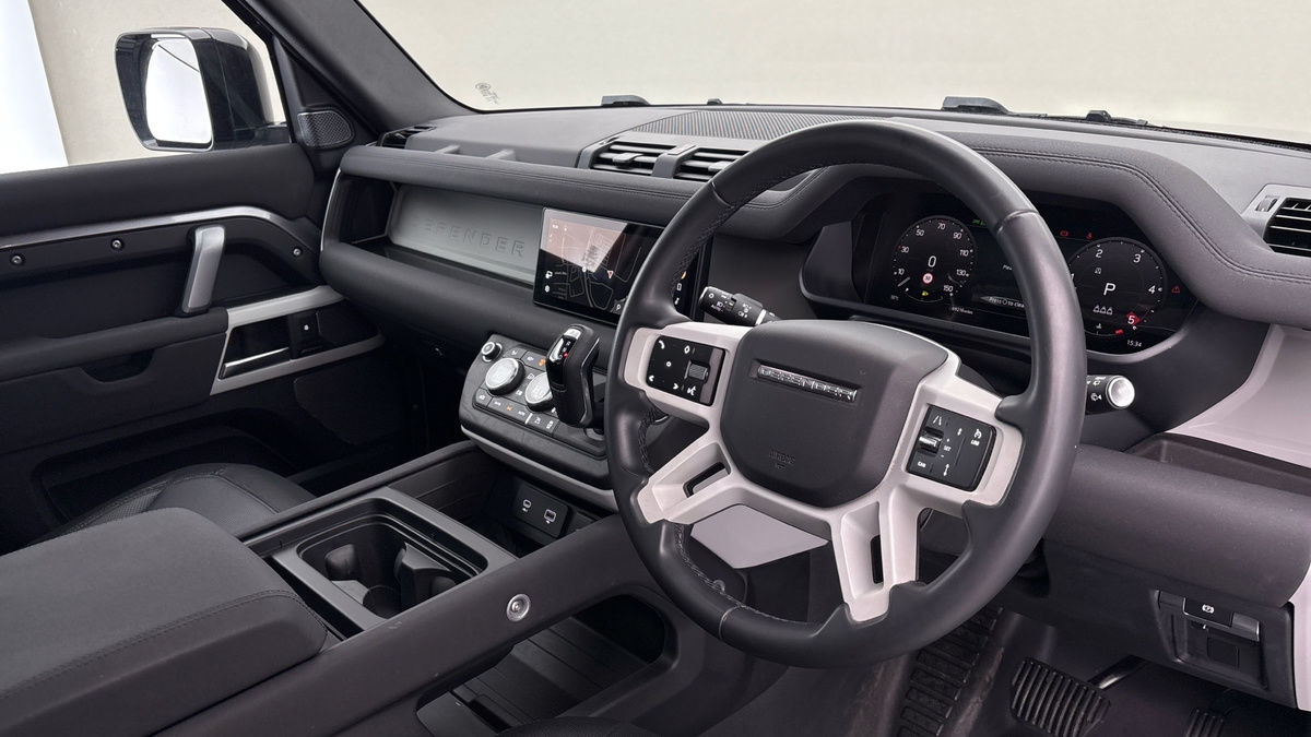 Land Rover Defender 110 Image 5