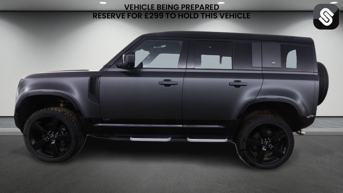 Land Rover Defender 110 Image 6