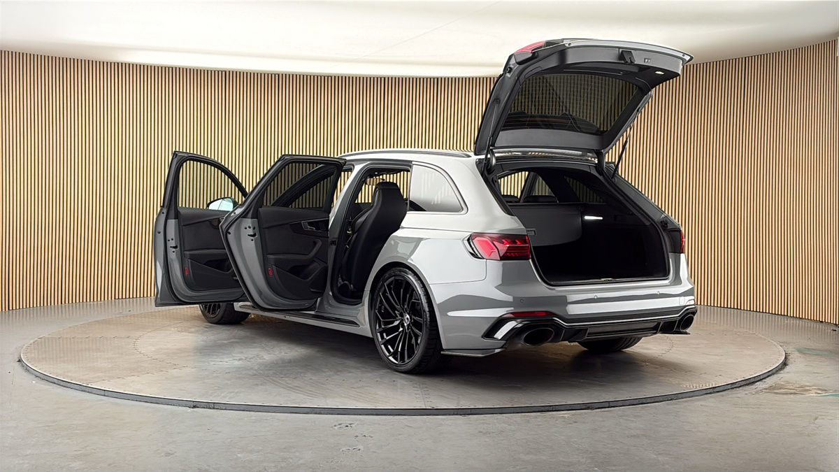 Audi RS4 Avant Image 23