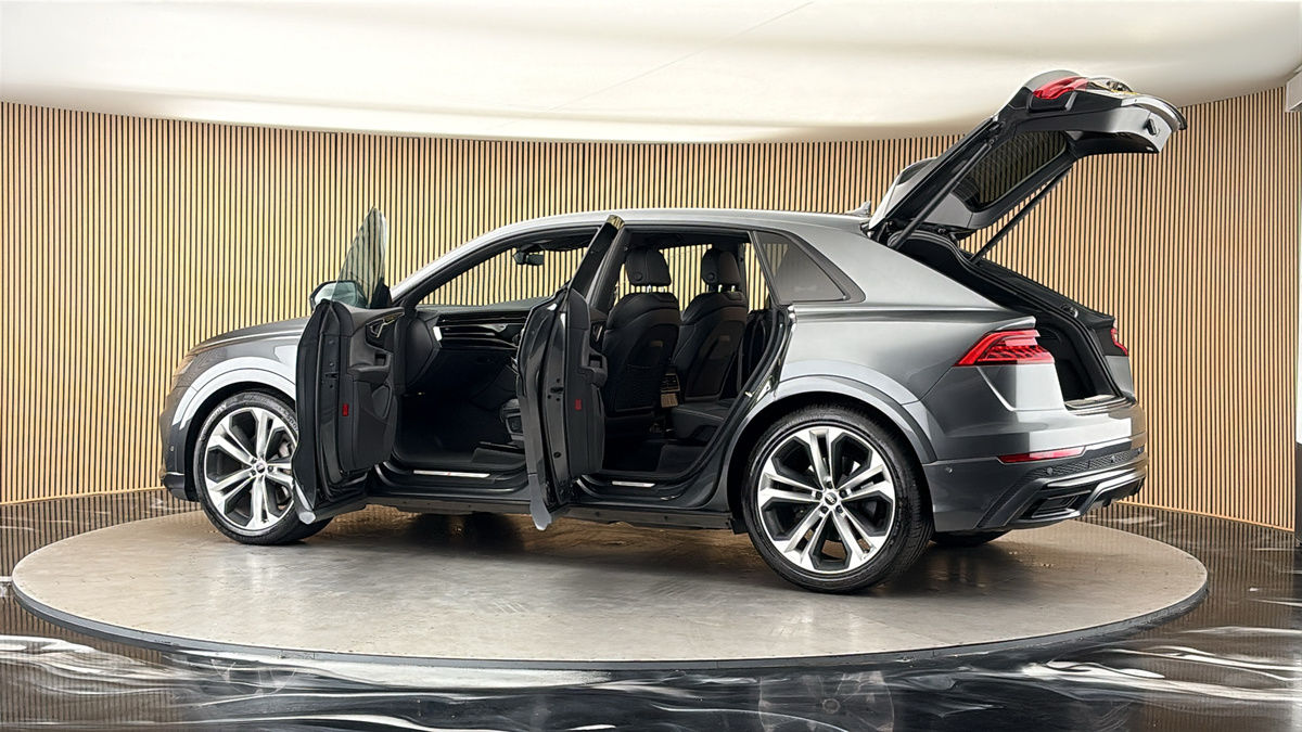 More views of Audi Q8