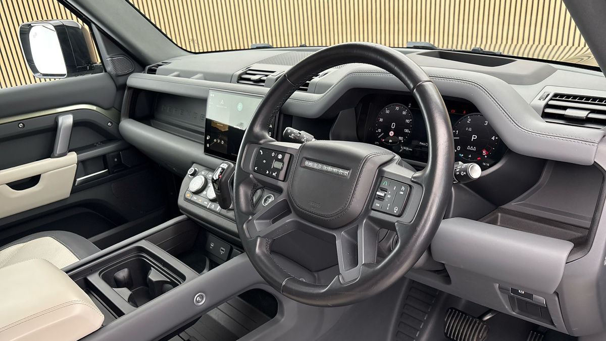 Land Rover Defender 110 Image 5