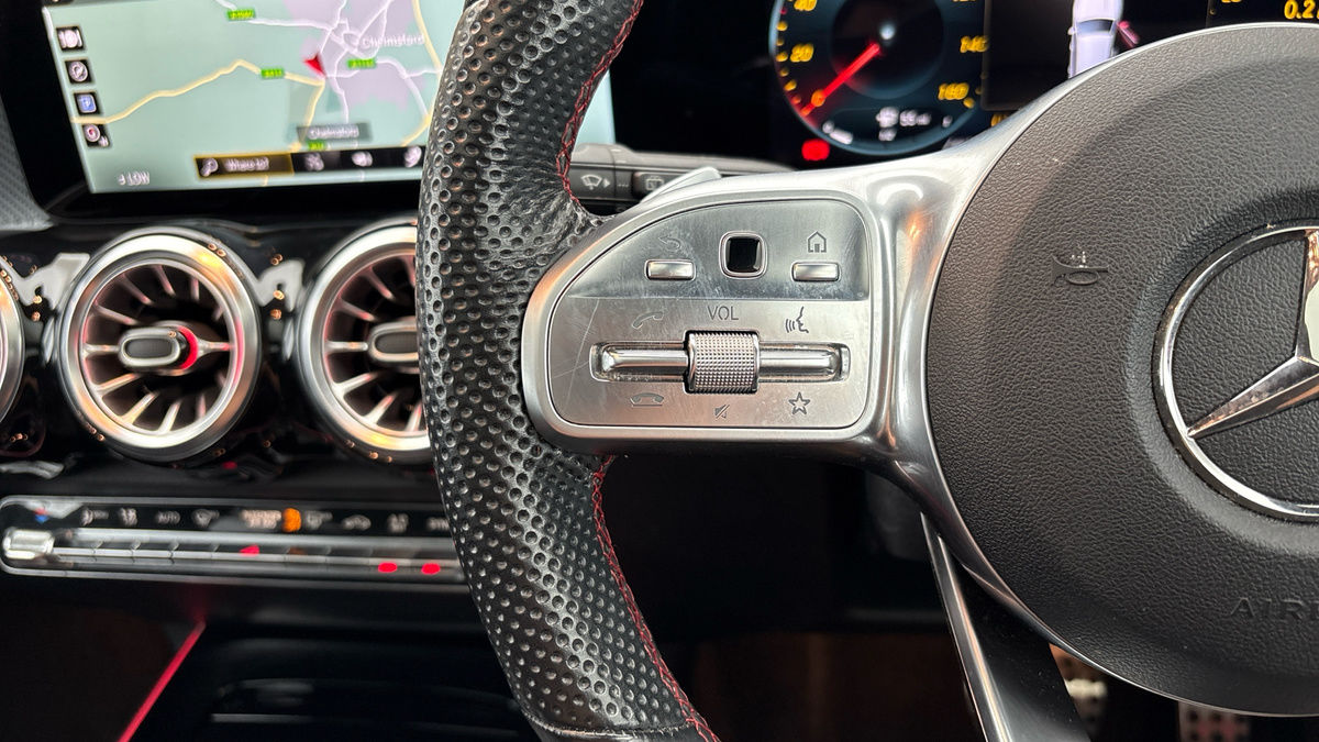 Mercedes-Benz GLB Image 13