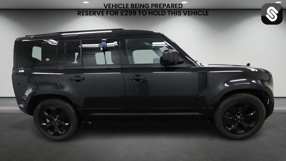 Land Rover Defender 110 Image 5