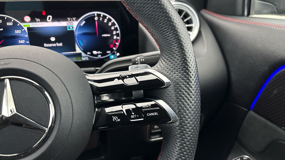 Mercedes-Benz GLA Image 14