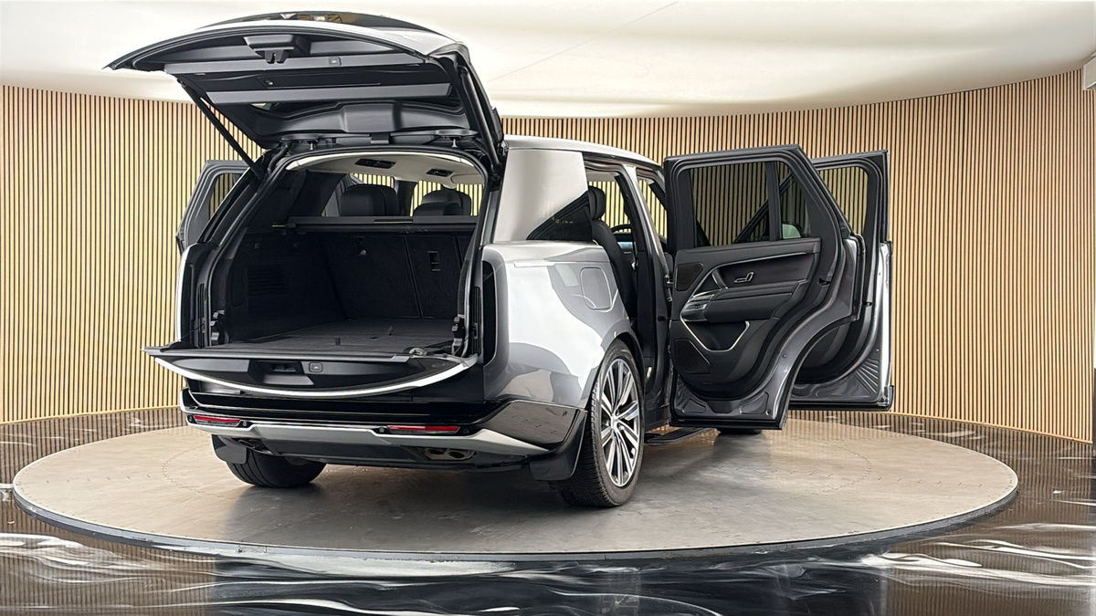 More views of Land Rover Range Rover