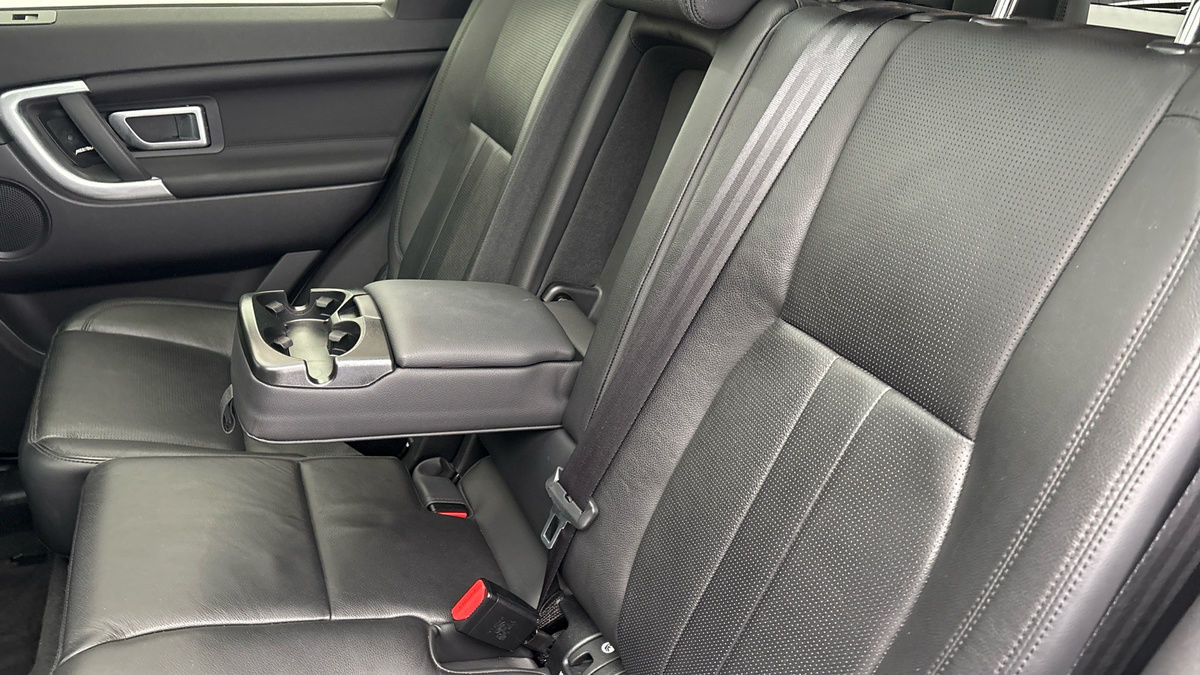 Land Rover Discovery Sport Image 9