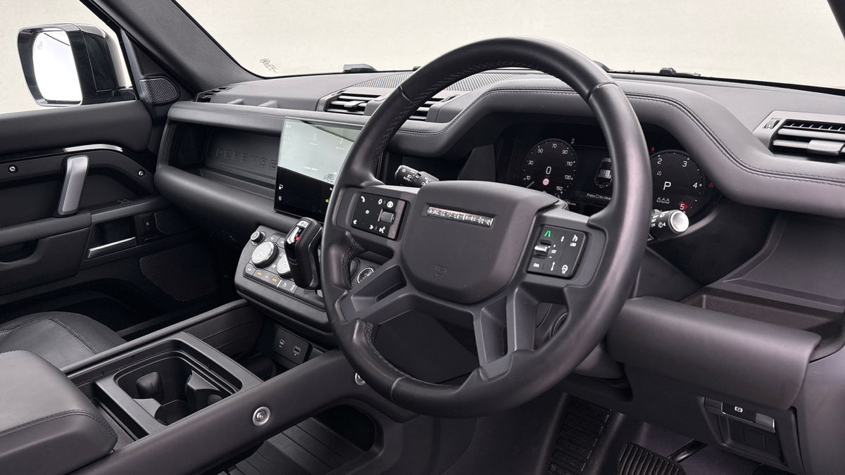 Land Rover Defender 110 Image 5