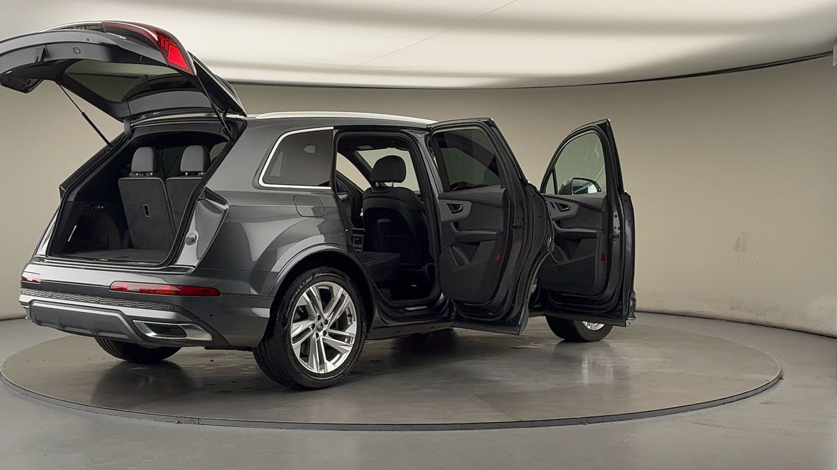 More views of Audi Q7