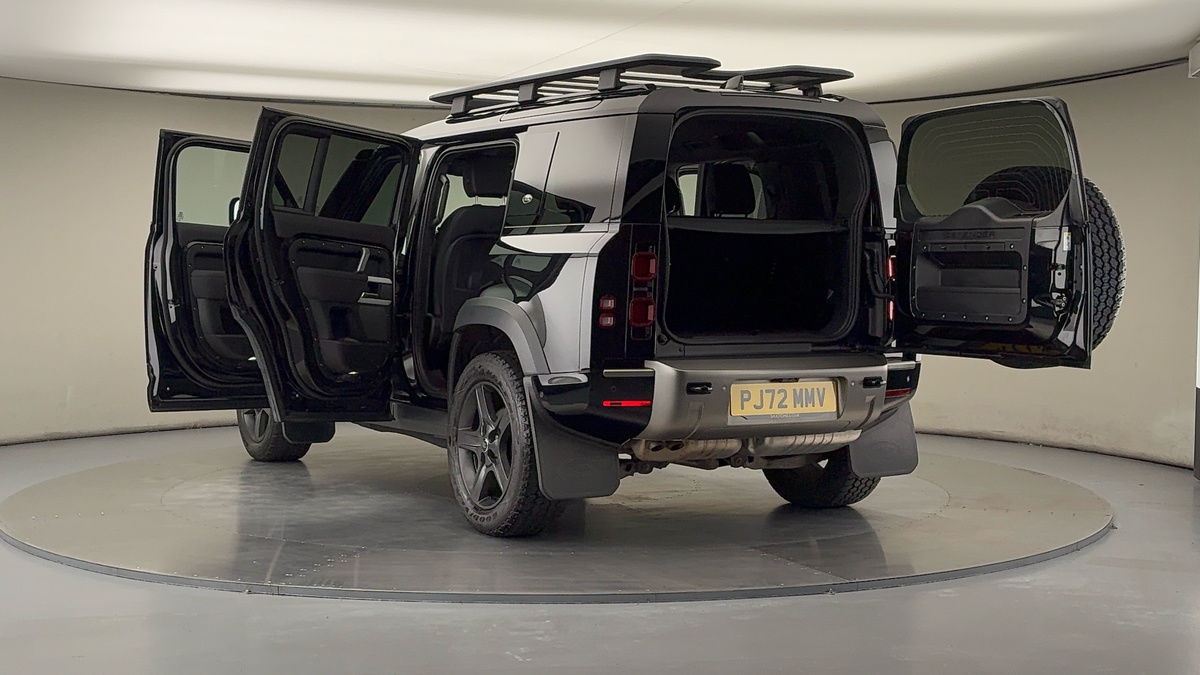 Land Rover Defender 110 Image 23