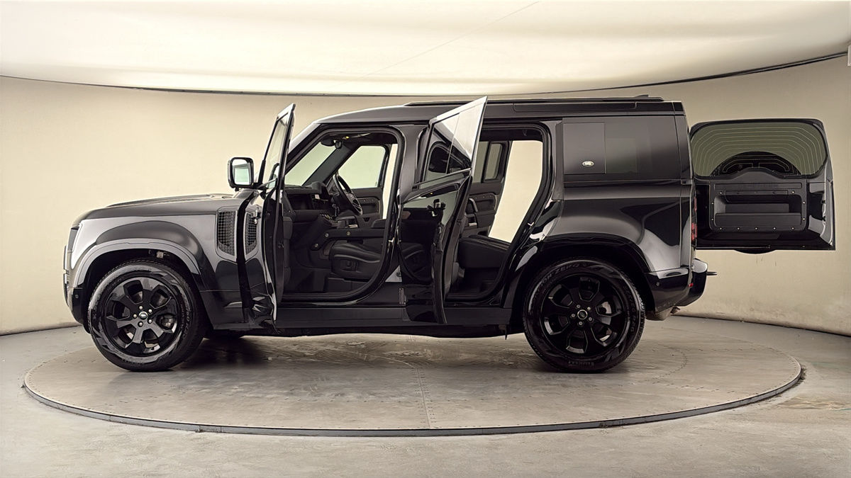 More views of Land Rover Defender 110
