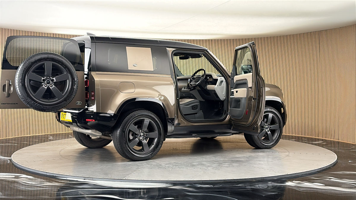 More views of Land Rover Defender 90