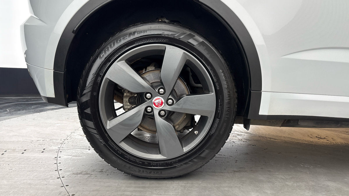 Jaguar E-PACE Image 10