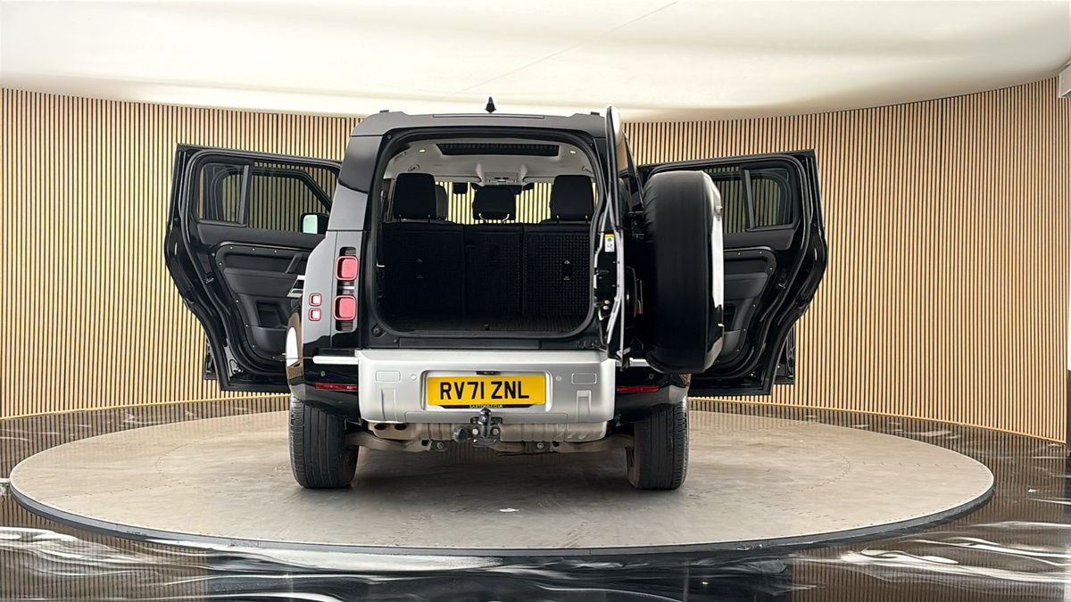 More views of Land Rover Defender 110