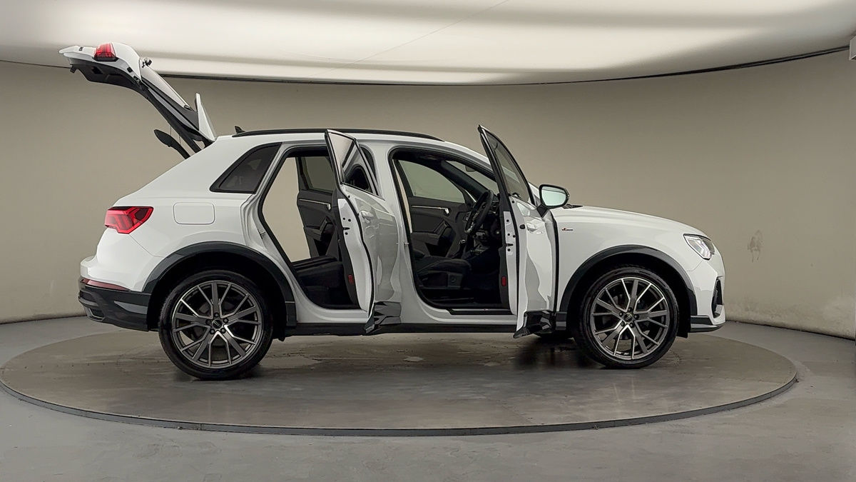 More views of Audi Q3