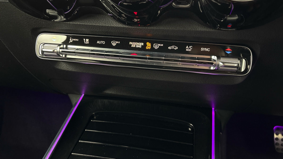 Mercedes-Benz GLB Image 25