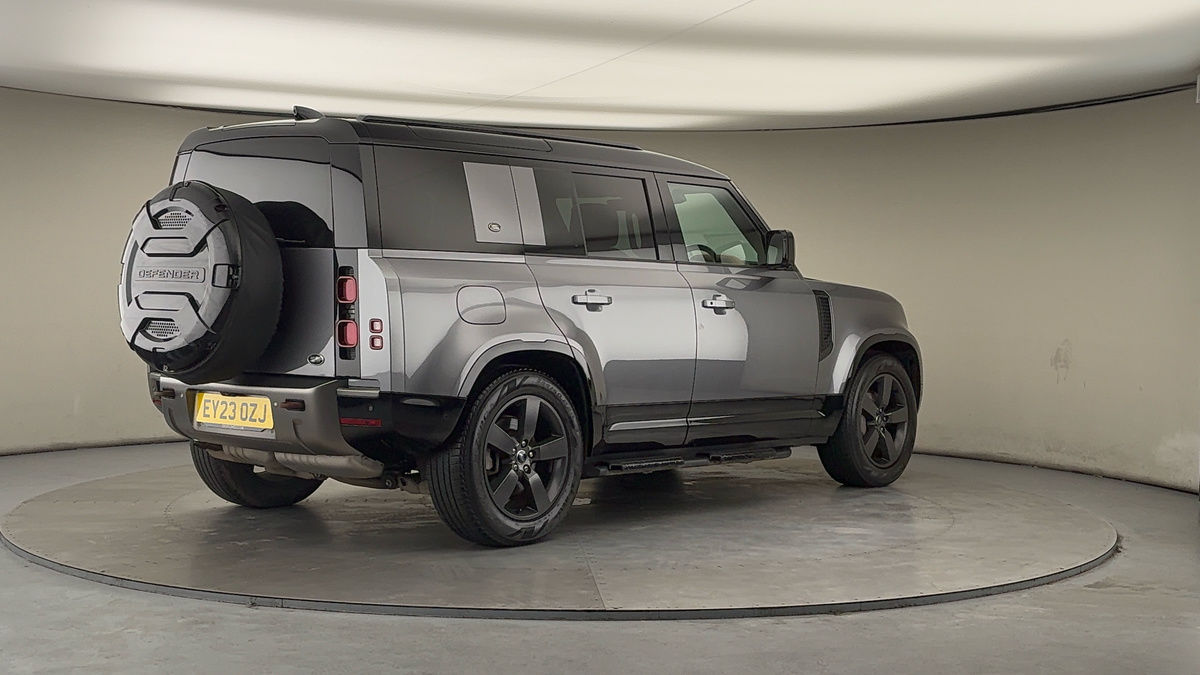 Land Rover Defender 110 Image 21