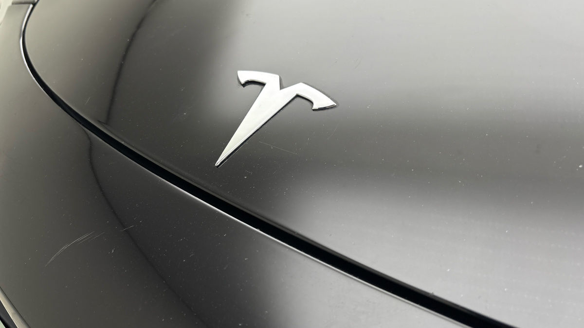 Tesla Model 3 Image 24