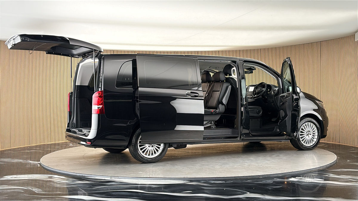 More views of Mercedes-Benz Vito