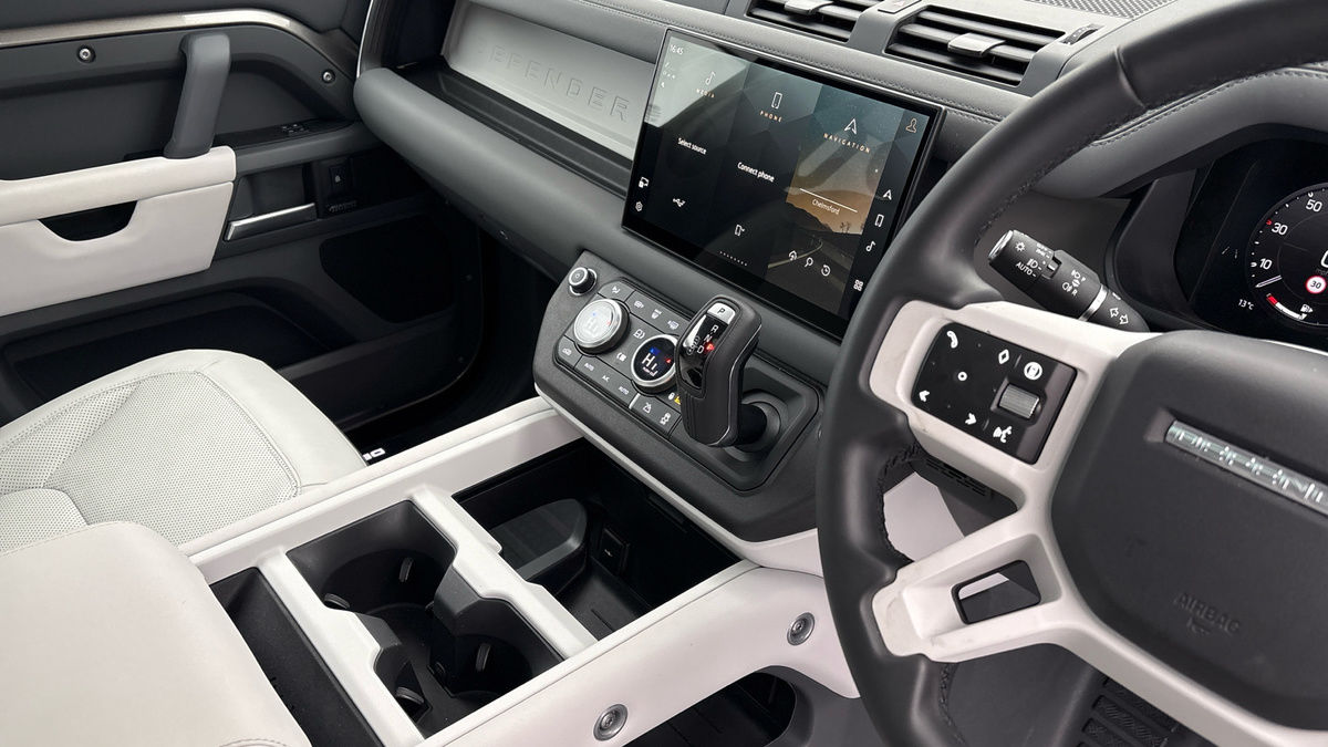 Land Rover Defender 110 Urban Image 18