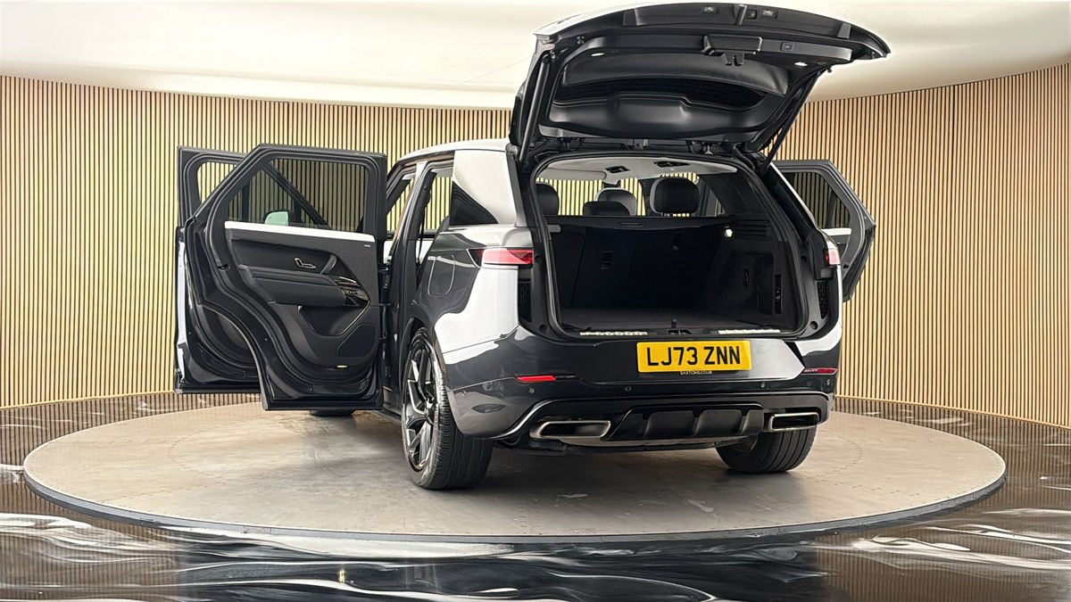 More views of Land Rover Range Rover Sport