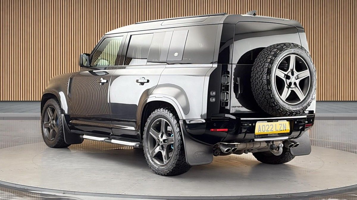Land Rover Defender 110 Image 2