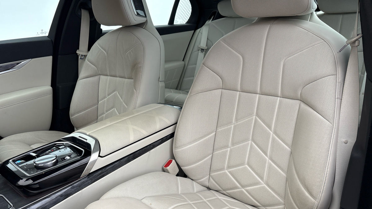 BMW i7 Image 7