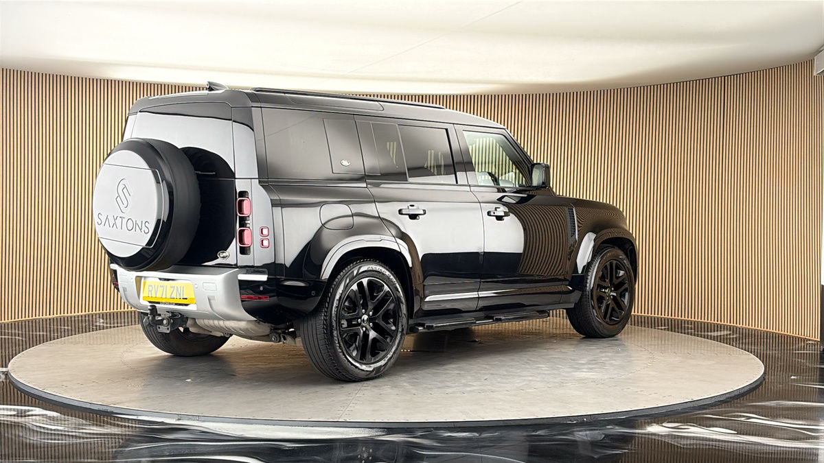 Land Rover Defender 110 Image 21